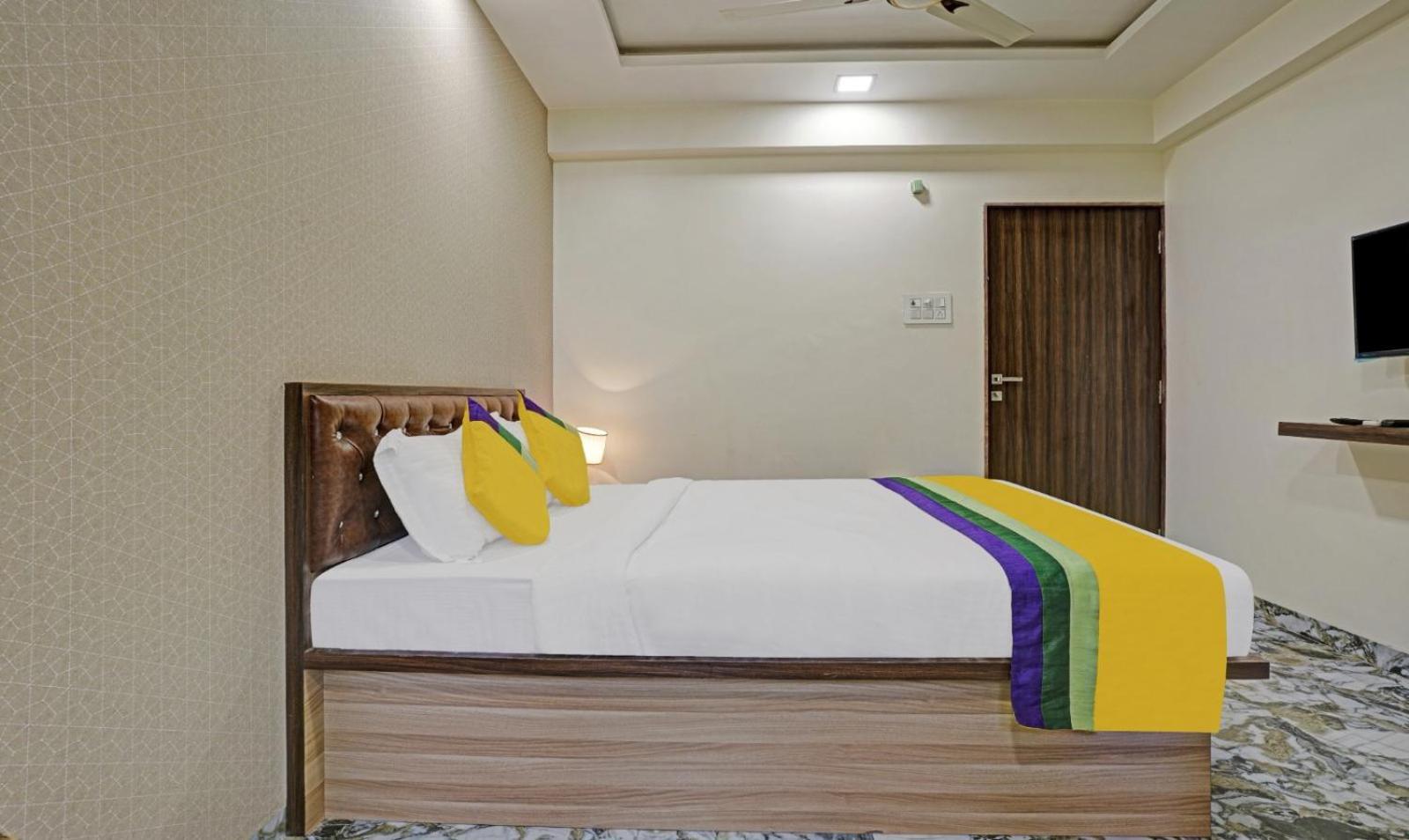 Glitz Hotels Golden Birds - Mahape, Navi Mumbai Exterior foto